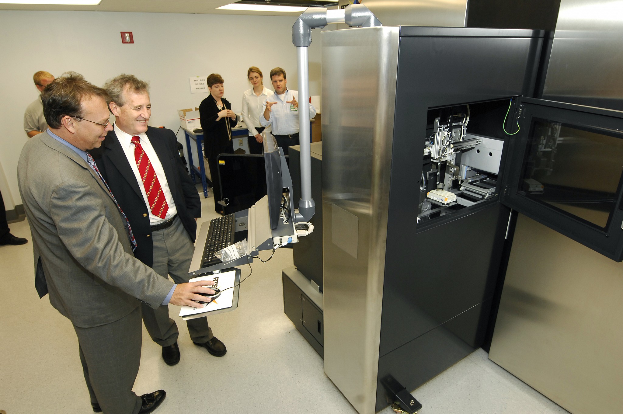 Jeff Balser, M.D., Ph.D., vice chancellor for Health Affairs, left, and Dan Roden, M.D., assistant vice chancellor for Personalized Medicine, explore the new machine. (Photo by Anne Rayner)