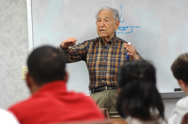 Nobel Laureate Stanley Cohen, Ph.D., was on hand this summer to speak to members of the Aspirnaut Initiative. (photo by Anne Rayner)