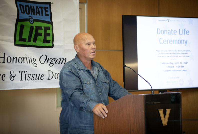 Liver transplant patient Dale Outlaw tells his story during the VUMC event. (photo by Erin O. Smith)