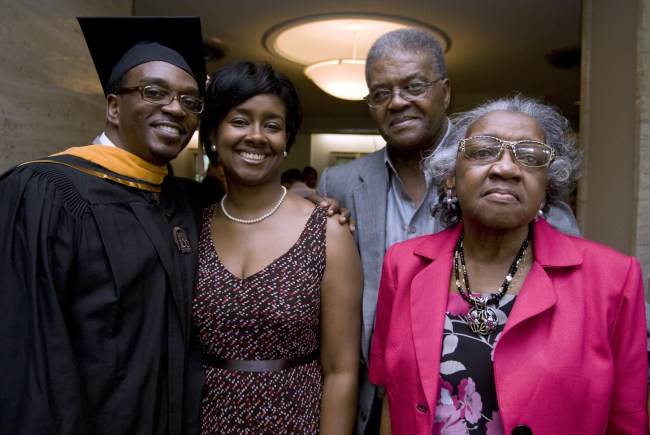 VUSN’s Tory Woodard celebrates with his wife, Kimberly, and parents, Thomas and Dorris Woodard. (photo by Susan Urmy)