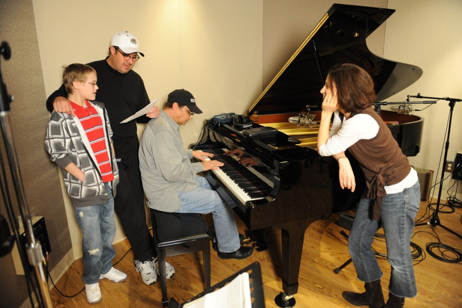 Chris Weber, left, sings along with, from left, Vince Gill, Michael Omartian and Children’s Hospital music therapist Jenny Plume. (photo by Joe Howell)