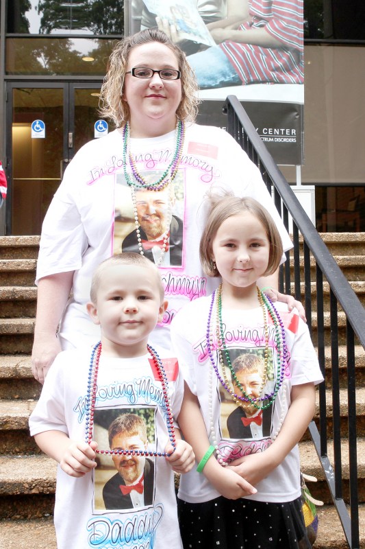 Sherry Pachmayr and her children, Andrew, 5, and Mikayla, 8, attended the event to honor husband and father Corey Pachmayr, a two-time heart transplant recipient who died on May 22. (photo by Susan Urmy)
