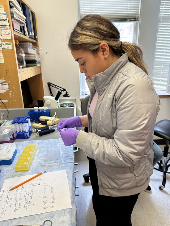 Aspirnaut Nayla Ramos Vega, 15, conducts college-level science in VUMC lab. 