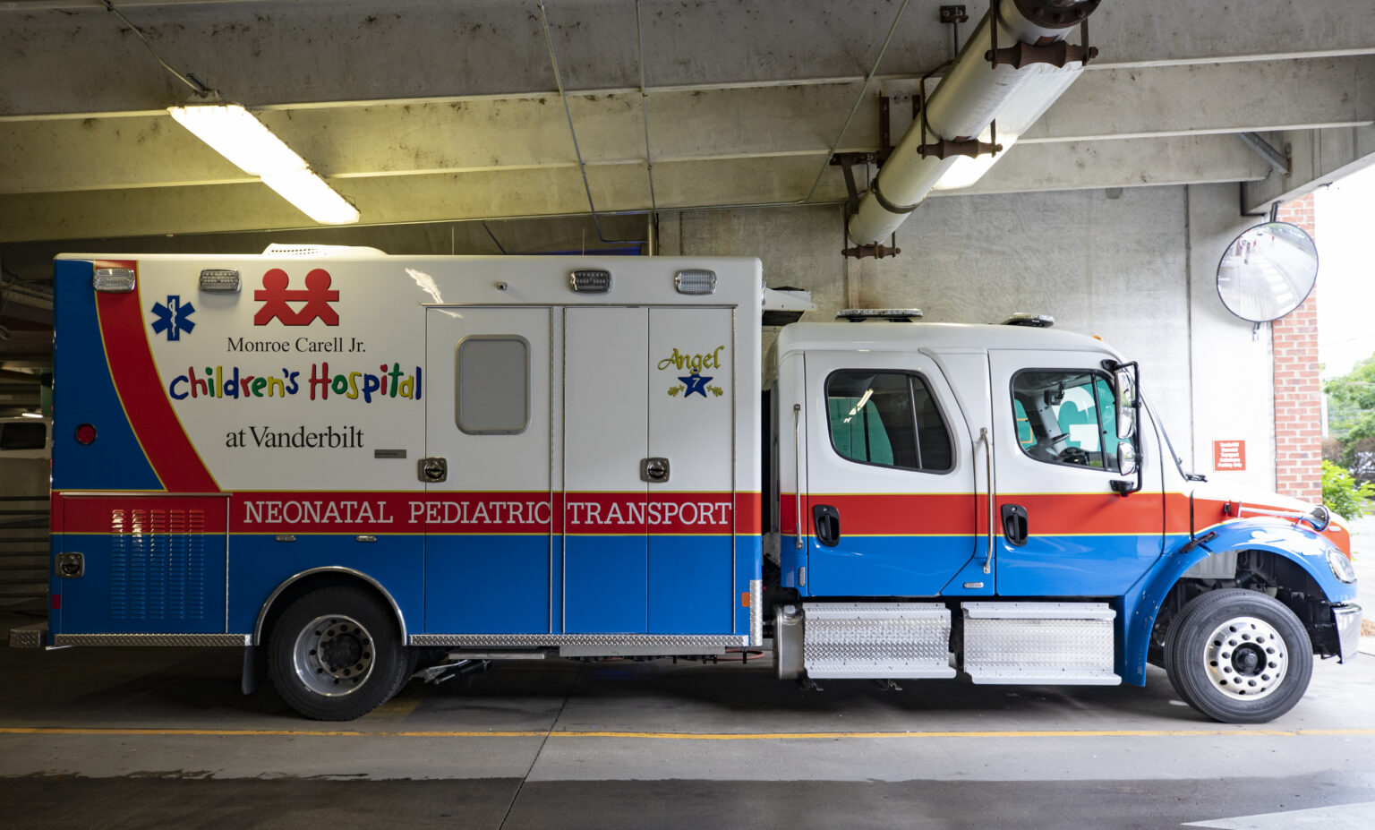 New Angel 7 Ambulance Offers Ecmo Transport Vumc News 