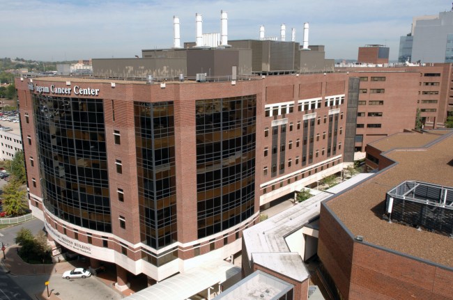 2001 —  The Frances Williams Preston building, housing the <a href='http://www.vanderbilthealth.com/cancer'>Vanderbilt-Ingram Cancer Center</a>, was dedicated. In addition, the first major addition to Medical Center North since 1972, the centralized vivarium, a $30 million facility, was completed. 