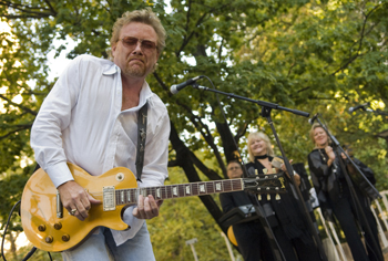Lee Roy Parnell performs with Vanderbilt’s own Soul Incision during the finale party. (photo by Dana Johnson)