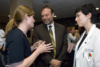 New School of Medicine Dean Jeff Balser, M.D., Ph.D., chats with medical students Sara Horvitz, left, and Sara Tedeschi at a reception following his introductory talk in Light Hall on Tuesday. (photo by Dana Johnson)