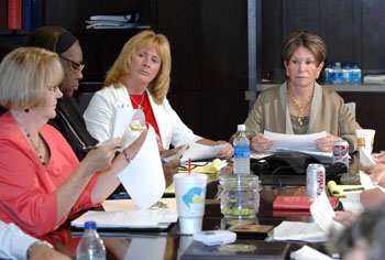 Conway-Welch conducts a planning meeting at the School of Nursing. (photo by Neil Brake)