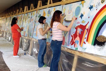 From left, Dawna Wagoner of Pediatrics, and Whitney Ridenour and Heidi Kocalis, both graduate students, add their marks to the mural during Tunnel Palooza last week. The overall theme of the mural-painting project celebrates the 25th anniversary of Vanderbilt University Hospital, and the panels will be placed in the tunnel beneath the Medical Center.
photo by Dana Johnson