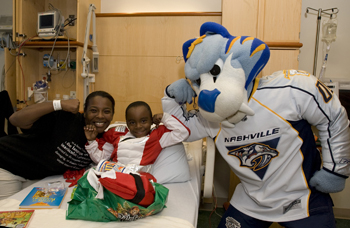 Patient El-jhari Denning and his mother, Claudeen Bryant, got a visit recently from Nashville Predators mascot Gnash. (photo by Frederick Breedon)