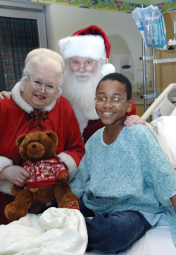 Santa and Mrs. Claus paid a visit to Jarmarius Haynes and other patients at the Monroe Carell Jr. Children’s Hospital at Vanderbilt. (photo by Neil Brake)