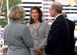 Entertainer Amy Grant (center) chatted with Ann and Monroe Carell at the groundbreaking. (photo by Dana Johnson)