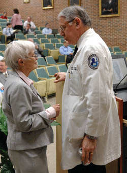 Dean Steven Gabbe, M.D., talks with his wife, Pat Temple, M.D., before the meeting. (photo by Neil Brake)