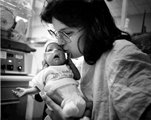 Darlene kisses newborn Stephen at VUMC in 1987.
photo by Lynn Delaney Saunders