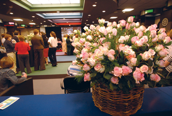 A basket of 243 pink roses represents the number of organs donated from 60 patients who died at Vanderbilt University Hospital and Vanderbilt Children's Hospital in 2006. The other tables in the room were decorated with white roses symbolizing the 60 donors. (photo by Anne Rayner)
