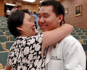 Irving Ye gets a hug from his mother, Betsy Wang. (photo by Dana Johnson)