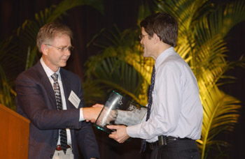 Dan Beauchamp, M.D., left, presents an outpatient patient satisfaction award to Sam McKenna, M.D., D.D.S., at last week’s elevate Leadership Development Institute meeting.
Photo by Susan Urmy