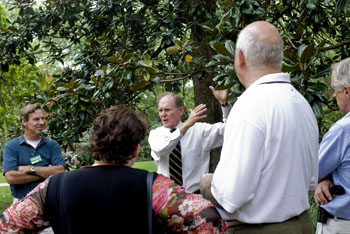 Lyle Lankford conducts a walking tour of campus. (photo by Susan Urmy)